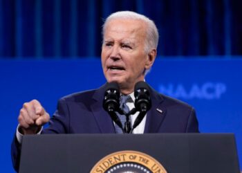 Biden «está haciendo un examen de conciencia», sube la presión para que retire su candidatura