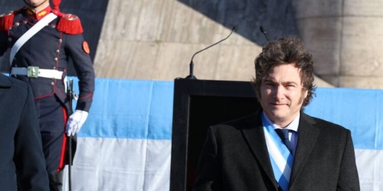 Milei acusa a director del FMI de poner peros a su Gobierno