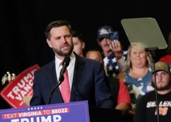 El candidato a la vicepresidencia de los EEUU, J.D. Vance, visitó su ciudad Middleton en Ohio para realizar el primer evento de campaña.
