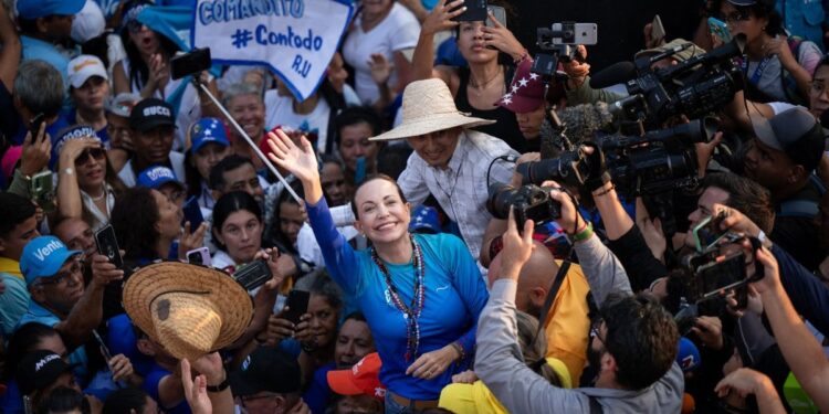 Recorridos de María Corina por Venezuela conmueven las redes sociales