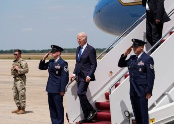 Luego de superar el COVID-19 y con intención de cumplir con una intensa agenda, el presidente de EEUU, Joe Biden, regresó a Washington DC.