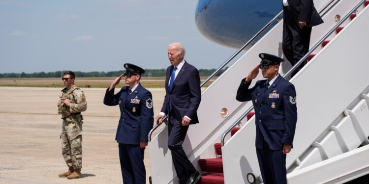 Luego de superar el COVID-19 y con intención de cumplir con una intensa agenda, el presidente de EEUU, Joe Biden, regresó a Washington DC.