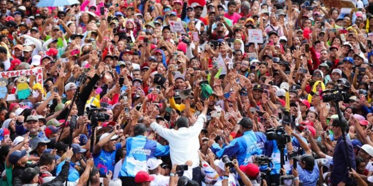 Candidato Maduro: La inmensa mayoría de Venezuela quiere votar en paz y respeto a los resultados