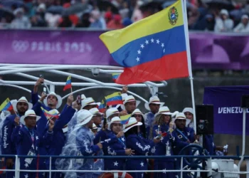 Bandera de Venezuela ondeó en París durante ceremonia de inauguración de Juegos Olímpicos 2024