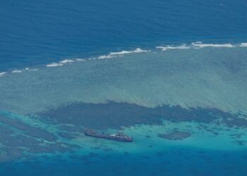 China y Filipinas anuncian un acuerdo para detener los enfrentamientos en un atolón en disputa