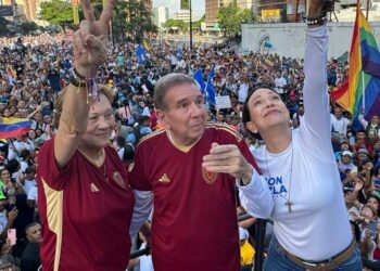 Oposición toma Caracas, a pesar de fuerte presencia policial