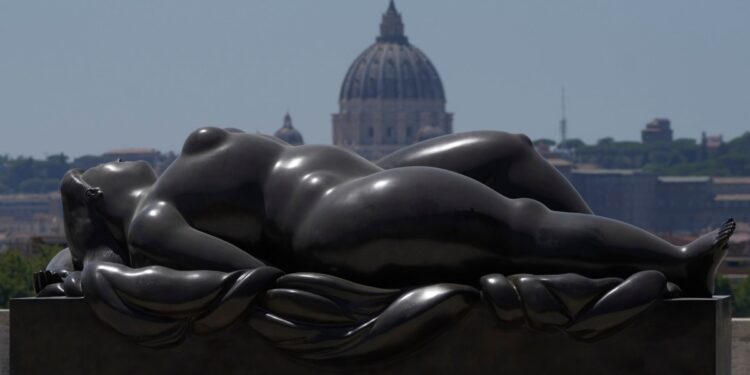 Roma recuerda al fallecido artista colombiano Botero con una exposición de esculturas al aire libre