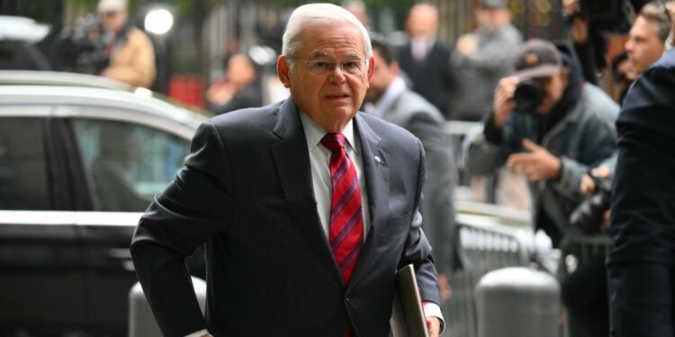 Senador Bob Menéndez declarado culpable en juicio de soborno