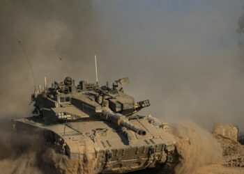 Hamás dice que negociaciones sobre tregua continúan y que su jefe militar sobrevivió a bombardeo