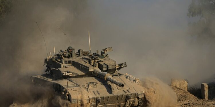 Hamás dice que negociaciones sobre tregua continúan y que su jefe militar sobrevivió a bombardeo