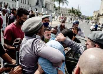 Cubana exiliada lucha por la libertad de los presos políticos en la isla