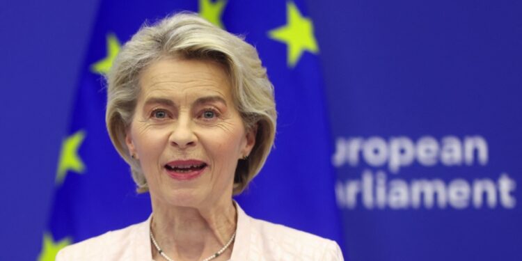 Eurodiputados reeligen a Ursula von der Leyen como presidenta de la Comisión Europea