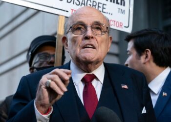 Giuliani despojado de licencia de abogado en Nueva York; corte halla que mintió sobre elecciones