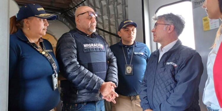 Sale de la cárcel exjefe paramilitar colombiano Salvatore Mancuso, tras meses de buscar su libertad