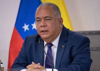 Elvis Amoroso, presidente del CNE, ofrece el primer reporte: «Hasta este momento tenemos 95% de las mesas constituidas»