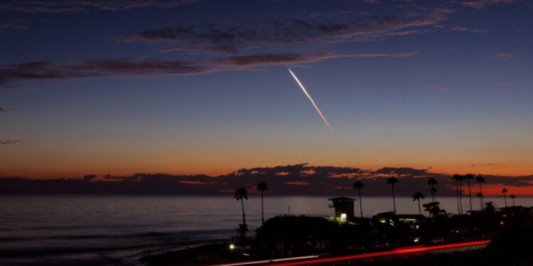 Cohete Falcon 9 de SpaceX sufre inusual fallo en el espacio que pone en peligro la misión Starlink