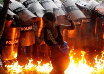 Venezuela responde a críticas con retirada personal diplomático en 7 países de la región