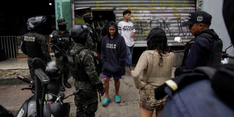 Policía hondureña intensifica operaciones para frenar bandas criminales