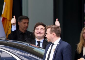 Presidente argentino Milei critica nuevamente al brasileño Lula antes de encuentro con Bolsonaro