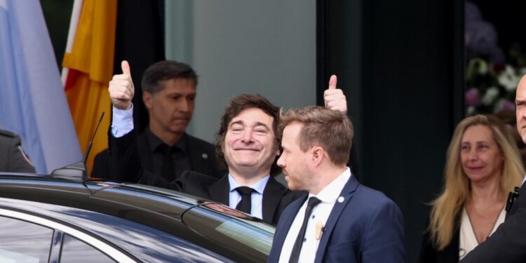 Presidente argentino Milei critica nuevamente al brasileño Lula antes de encuentro con Bolsonaro