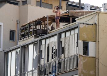 Un dron golpeó el centro de Tel Aviv dejando un muerto y heridos.