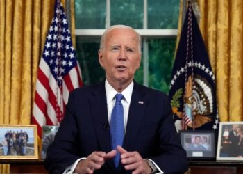 Biden dice que es hora de pasar la antorcha «a una nueva generación»