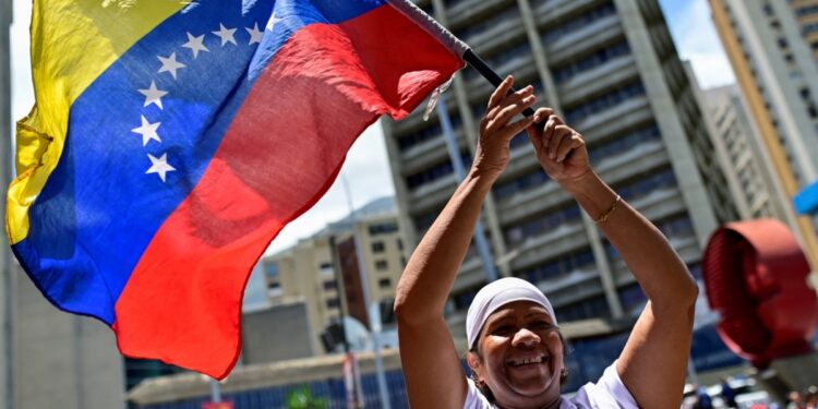Con expectativas de cambio y promesas de paz cierra la campaña electoral en Venezuela