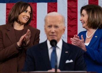 Harris recibe apoyo de Nancy Pelosi y de otros demócratas que se perfilaban como contendientes