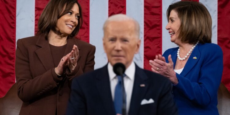 Harris recibe apoyo de Nancy Pelosi y de otros demócratas que se perfilaban como contendientes
