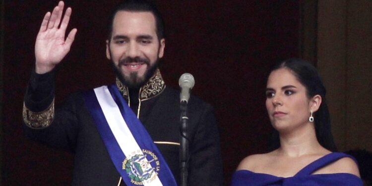 Bukele llama a distribuidores de alimentos a parar “abusos” en precios