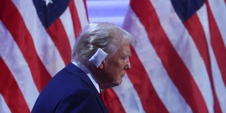 Campaña de Tump divulga datos sobre su herida y el tratamiento