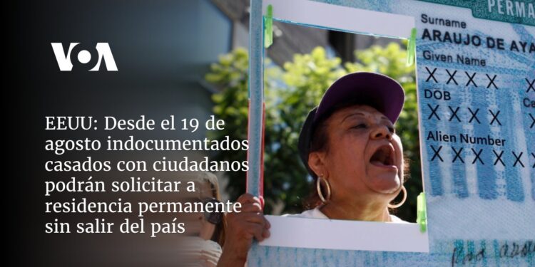 Desde el 19 de agosto indocumentados casados con ciudadanos podrán solicitar la residencia permanente sin salir del país