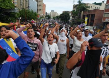 Miles de personas protestan en Caracas contra la reelección de Maduro