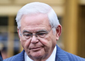 senador demócrata Menéndez renunciará el 20 de agosto, según medios locales