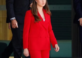 Leonor escogió un traje de Carolina Herrera para su primer viaje oficial al extranjero