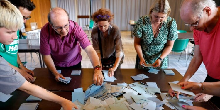 Francia vota en comicios que podrían dar triunfo histórico a ultraderecha o un parlamento bloqueado