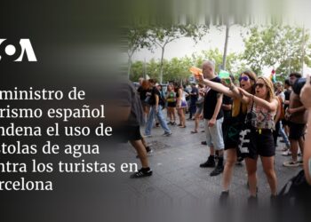 El ministro de Turismo español condena el uso de pistolas de agua contra los turistas en Barcelona