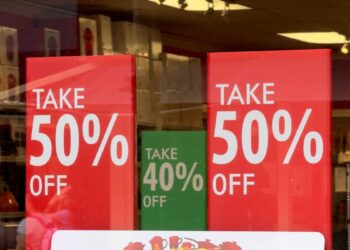 Las ventas minoristas en EEUU se mantienen sin cambios en junio, superan previsiones de ligera caída