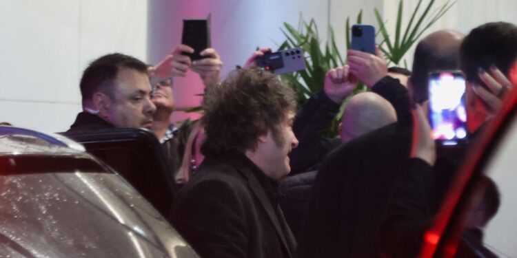 Milei encabeza foro conservador en Brasil, desaira a Lula y agudiza una disputa política