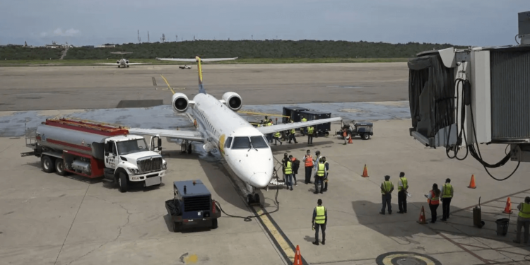 Nicolás Maduro suspende vuelos comerciales a Panamá y República Dominicana