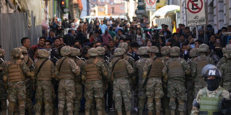 A una semana de presunto intento de golpe, reinan confusión y teorías conspirativas en Bolivia