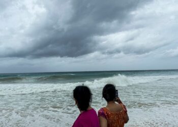 Beryl toca tierra como poderoso huracán de categoría 4 en isla caribeña cerca de Granada