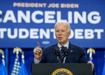 Demócratas temen que sus otros candidatos puedan perder si Biden tiene un mal desempeño