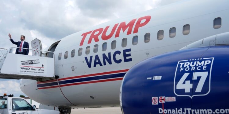 Tras retirada de Biden de contienda presidencial, Trump y otros republicanos exigen que renuncie