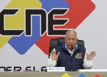 Elvis Amoroso critica a González Urrutia en plenas elecciones presidenciales