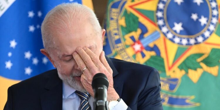 Lula está “asustado” por dichos de Maduro. Llevan máquinas a regiones.