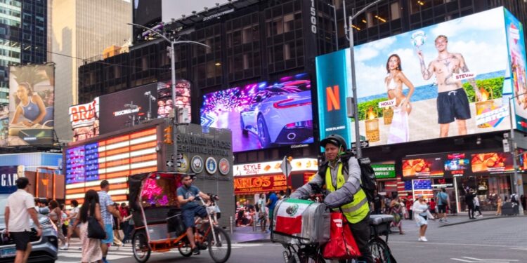 Migrantes que trabajan de repartidores en NY enfrentan la amenaza de los ladrones