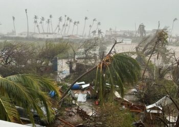 El huracán Beryl baja a categoría 4 hacia Jamaica, deja una «inmensa destrucción» atrás