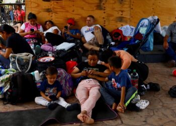 Caravana de 2.000 migrantes avanza por el sur de México hacia Estados Unidos