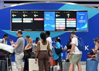 Las aerolíneas se afanan en volver a la normalidad tras un apagón tecnológico mundial